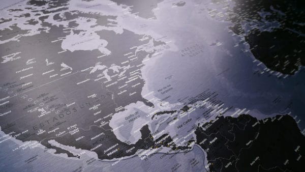 Mapa del Mundo metálico